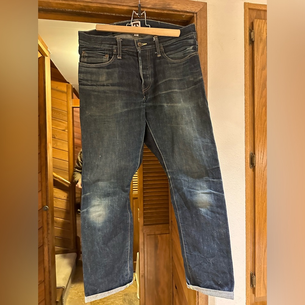 Inseam: 28”
Waist 32”
Custom diamond gusset
Thin stitched cuff
1 oz weight denim